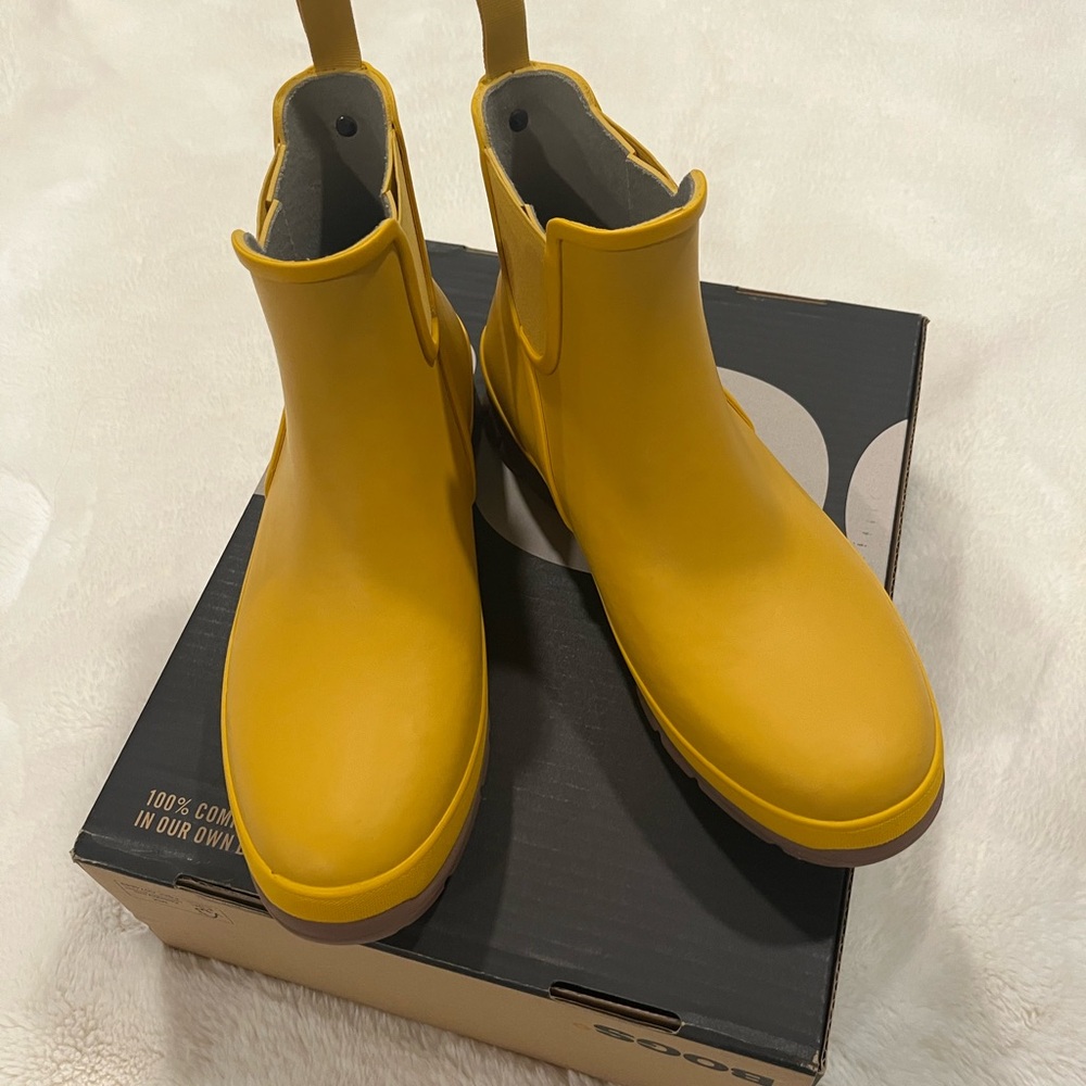 BOGS Brand New Amelia Yellow Ankle Rain Boots sz 9